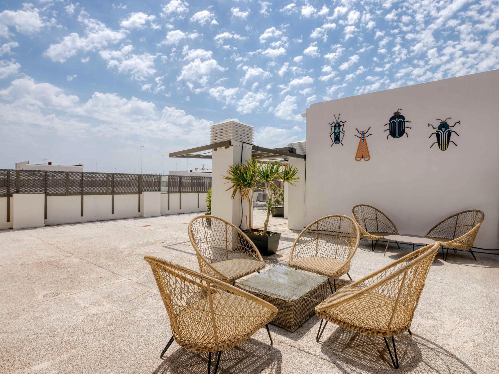 Livensa Living Studios Valencia Marina Real — Photos 1